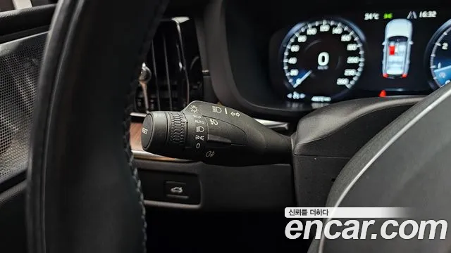Volvo XC60 2021 thumb 10
