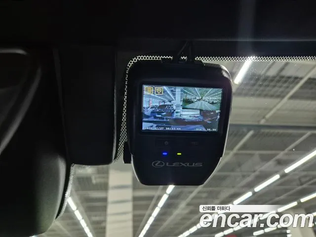 Lexus UX 2025 thumb 10