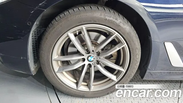 BMW 5 серии 2017 thumb 3