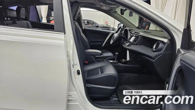 Toyota RAV4 2017 thumb 6