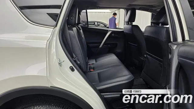 Toyota RAV4 2017 thumb 11