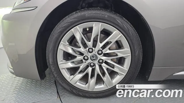 Lexus LS 2019 thumb 9