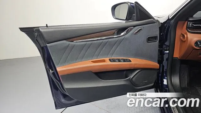 Maserati Quattroporte 2018 thumb 11