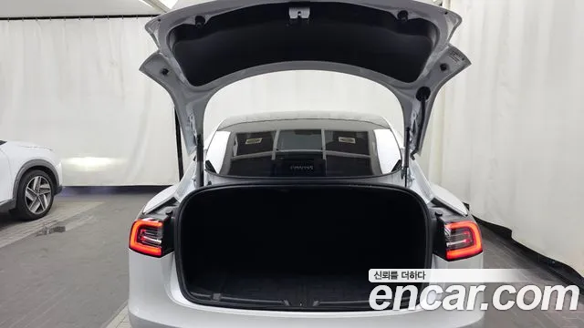 Tesla Model 3 2022 thumb 2