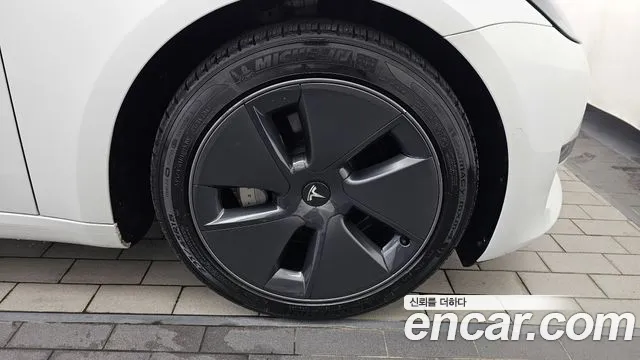 Tesla Model 3 2022 thumb 8