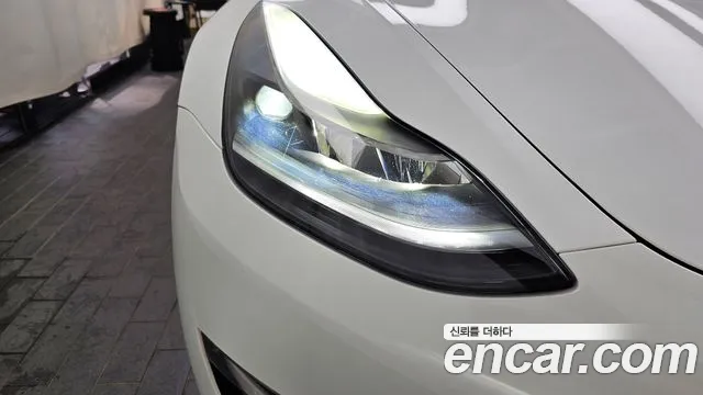 Tesla Model 3 2022 thumb 3