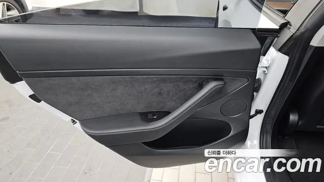 Tesla Model 3 2022 thumb 12