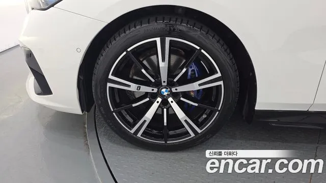 BMW 5 серии 2024 thumb 9