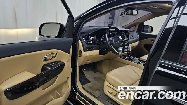 Kia Carnival 2015 thumb 9