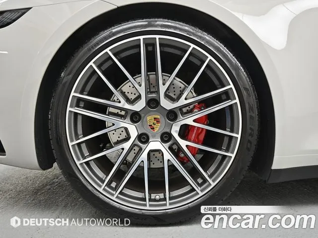 Porsche 911 2024 thumb 5