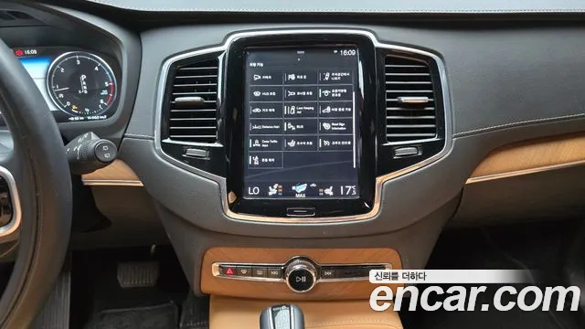 Volvo XC90 2018 thumb 10