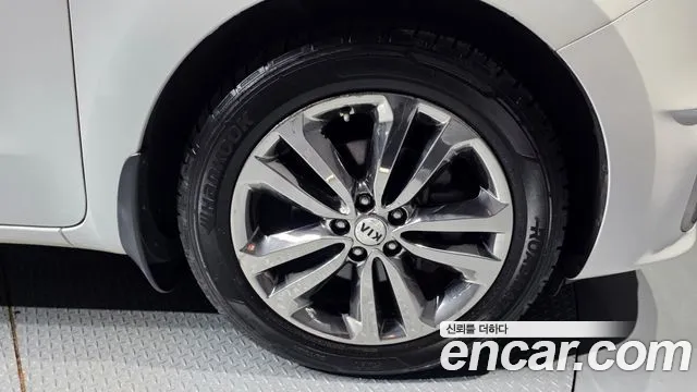 Kia Carnival 2016 thumb 6