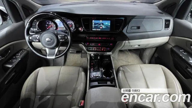 Kia Carnival 2016 thumb 10