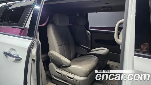 Kia Carnival 2016 thumb 4