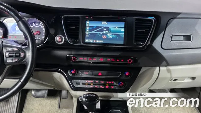 Kia Carnival 2016 thumb 9