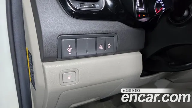 Kia Carnival 2016 thumb 7