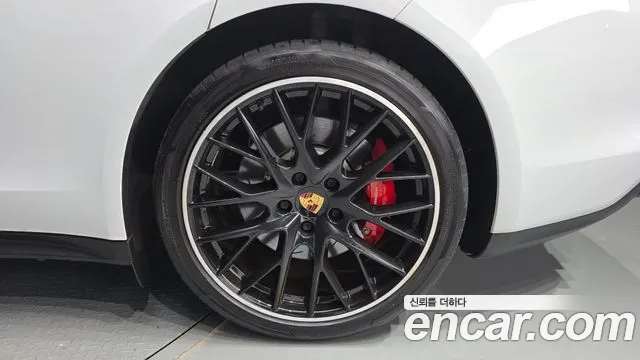 Porsche Panamera 2018 thumb 11