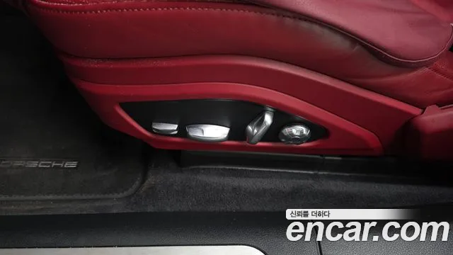 Porsche Panamera 2018 thumb 10