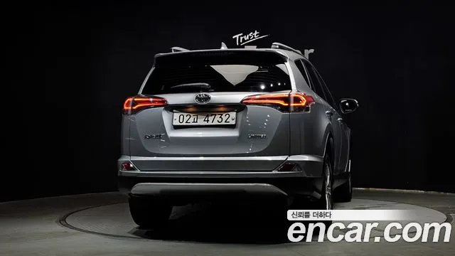 Toyota RAV4 2018 thumb 6