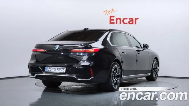 BMW 7 серии 2023 thumb 12