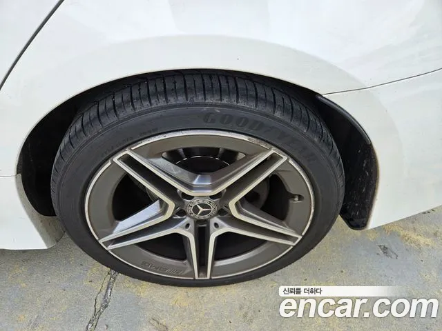 Mercedes-Benz CLS-Class 2019 thumb 12
