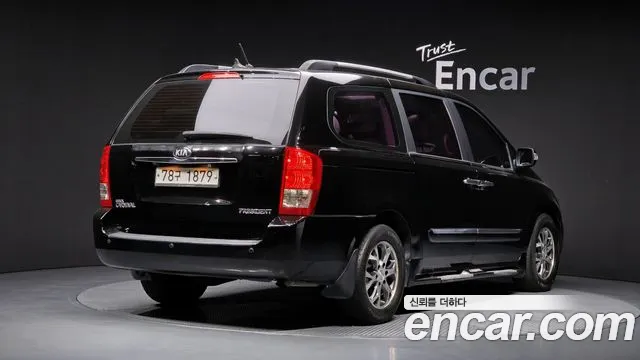 Kia Carnival 2013 thumb 6