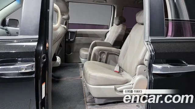 Kia Carnival 2013 thumb 9