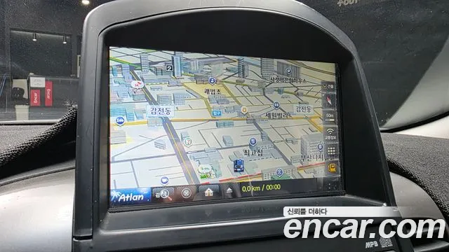 Kia Carnival 2013 thumb 11