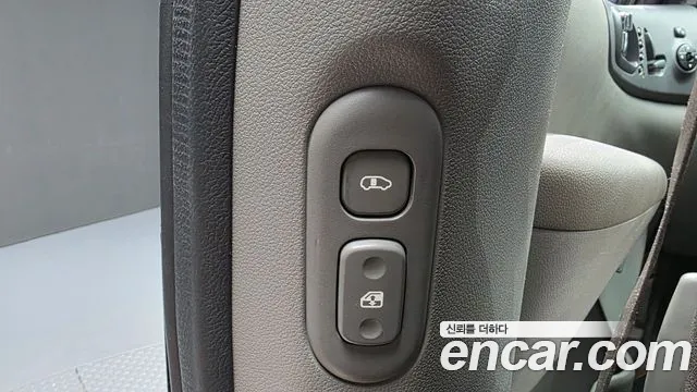 Kia Carnival 2013 thumb 2