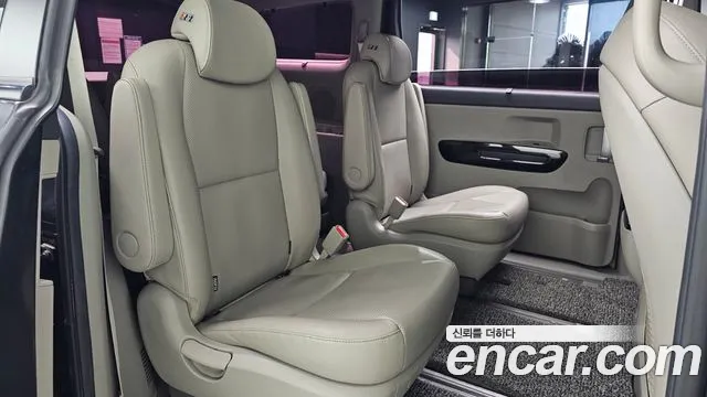 Kia Carnival 2018 thumb 5