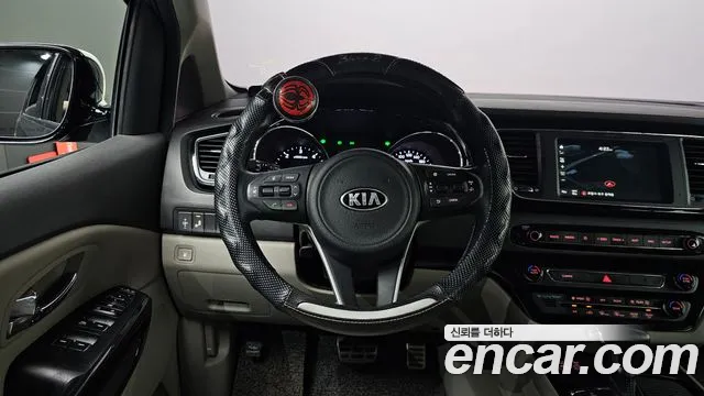 Kia Carnival 2018 thumb 9