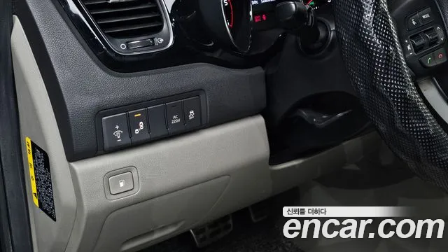 Kia Carnival 2018 thumb 3