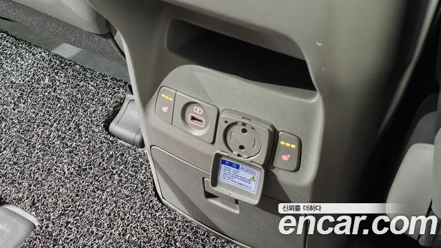 Kia Carnival 2018 thumb 10
