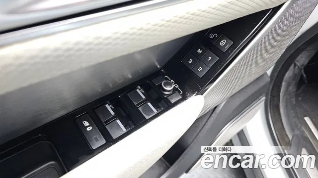 Land Rover Range Rover Velar 2018 thumb 7