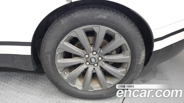 Land Rover Range Rover Velar 2018 thumb 11