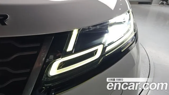 Land Rover Range Rover Velar 2018 thumb 9