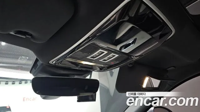 Land Rover Range Rover Velar 2018 thumb 4
