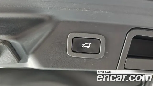 Land Rover Range Rover Velar 2018 thumb 3