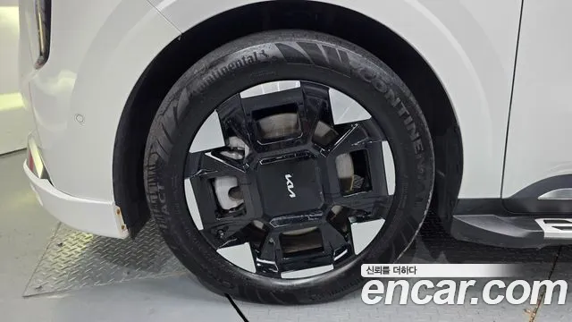Kia Carnival 2024 thumb 3