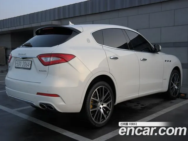 Maserati Levante 2018 thumb 12