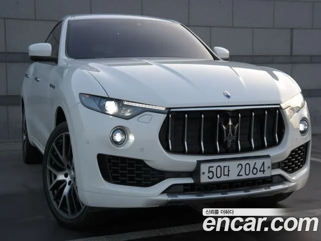 Maserati Levante 2018 thumb 4