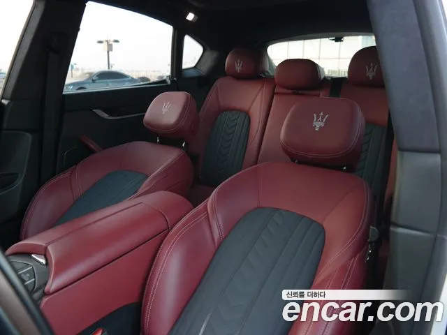 Maserati Levante 2018 thumb 2
