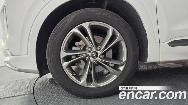 Hyundai Santa Fe 2018 thumb 8