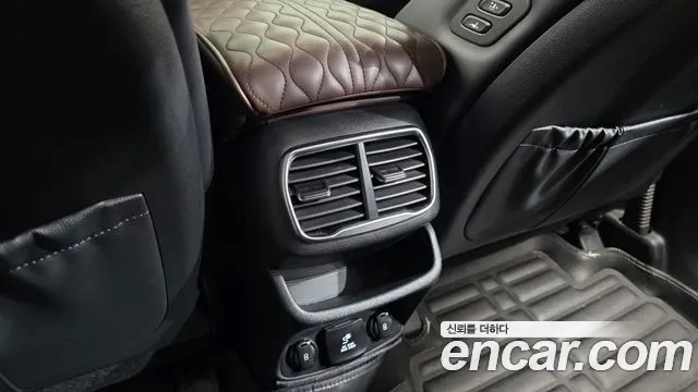 Hyundai Santa Fe 2018 thumb 2