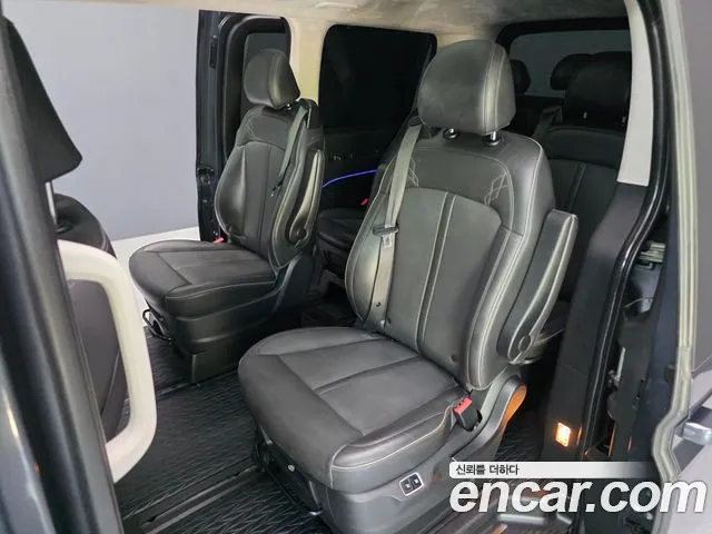 Hyundai Staria 2024 thumb 9
