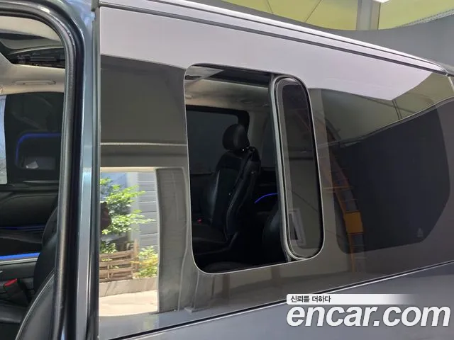 Hyundai Staria 2024 thumb 4