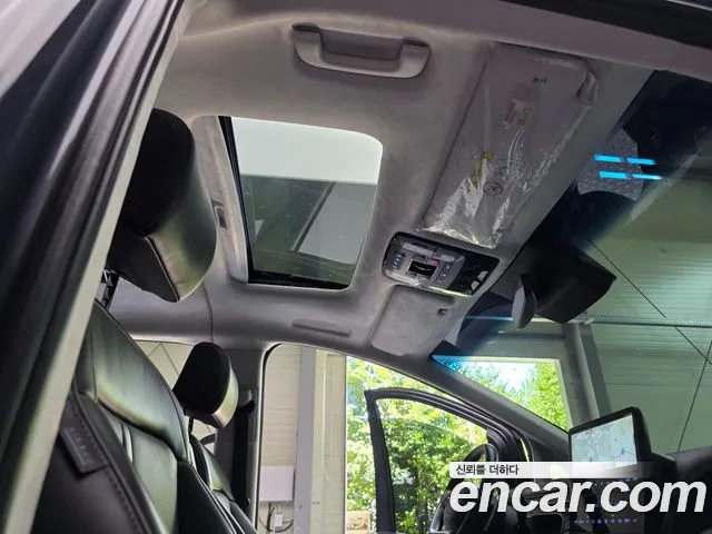 Hyundai Staria 2024 thumb 5