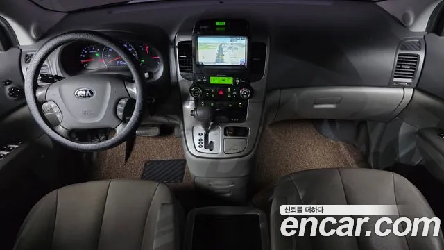Kia Carnival 2013 thumb 11