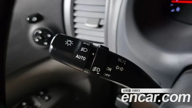Kia Carnival 2013 thumb 10