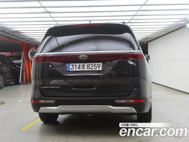 Kia Carnival 2021 thumb 3